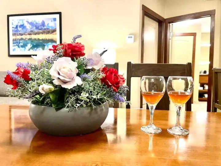 Falcon Crest Lodge 1 Bedroom Condo With Gym & Hot-Tubs & Mountain View Canmore Ngoại thất bức ảnh